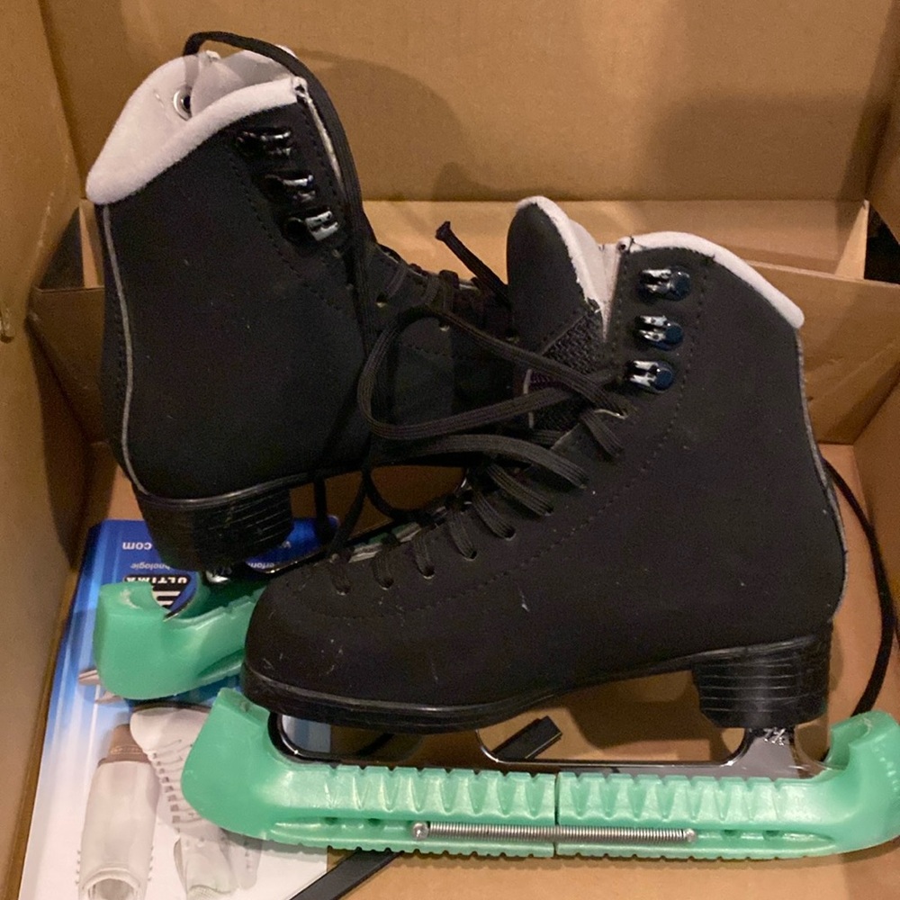 Jackson Mystique Figure skates black size J10